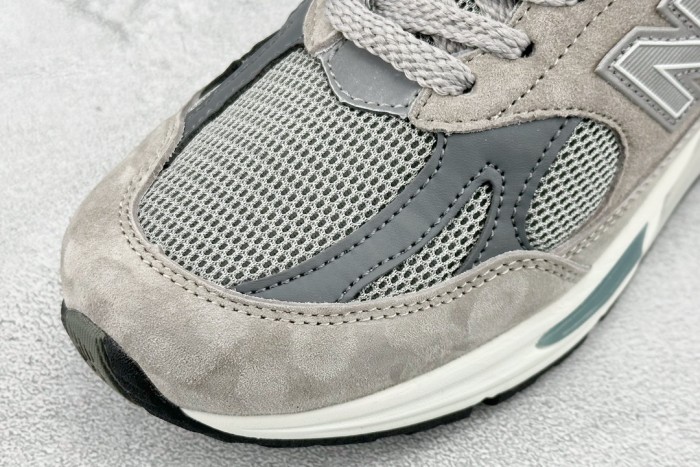 New Balance 991v2 MiUK Rock Ridge Grey
