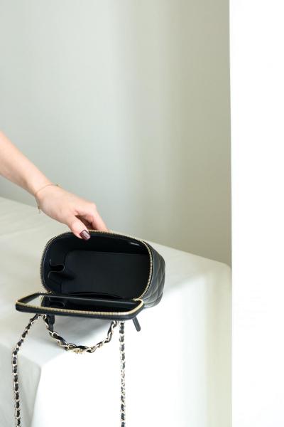 Chanel Fall-Winter 2024/25 Pre-Collection Clutch with Chain Lambskin, Strass & Gold-Tone Metal Black AP4046-D17687-94305 size 17*8*9.5 cm 