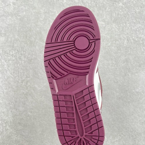 Jordan 1 Retro High OG Bordeaux