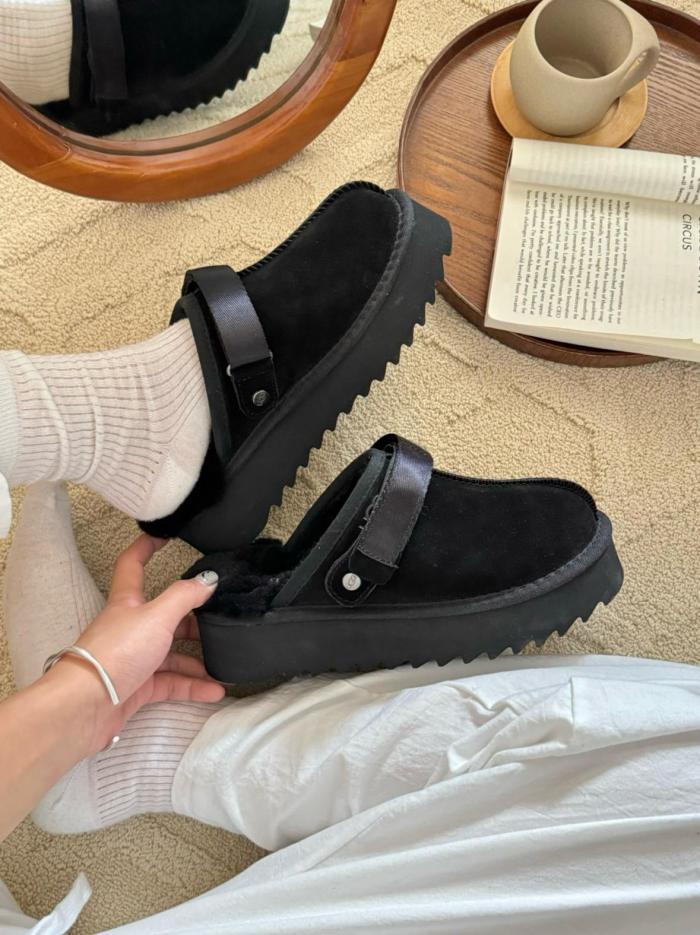 UGG Closed Toe Slippers Women's Black