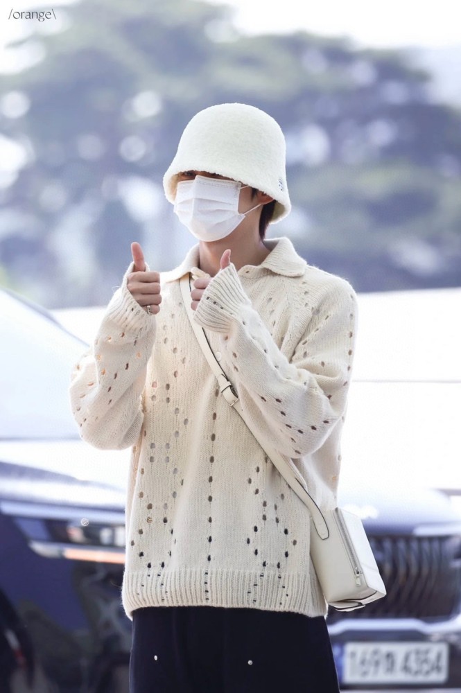  Clothes Givenchy 20241229-1