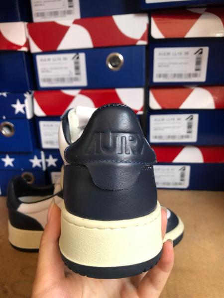 Autry Medalist Leather Low White Navy (Women's) AULM-WB04