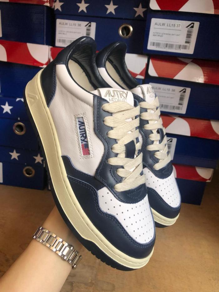 Autry Medalist Leather Low White Navy (Women's) AULM-WB04