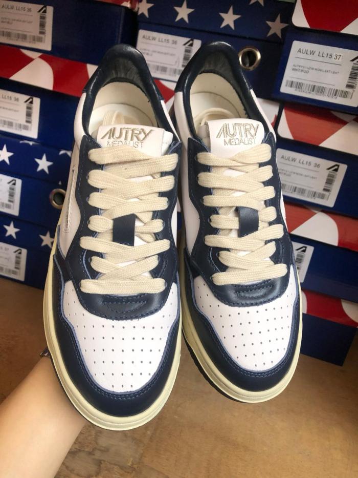 Autry Medalist Leather Low White Navy (Women's) AULM-WB04
