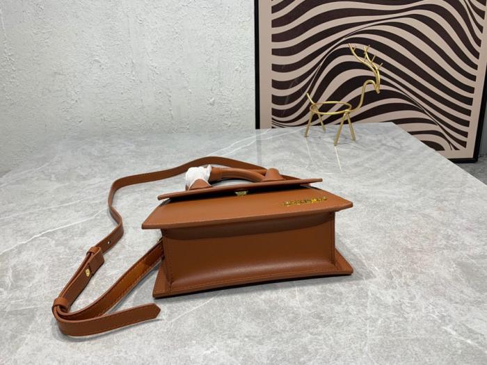 Jacquemus Le Chiquito Moyen Handbags 233BA3273072811 size 18*13.5cm