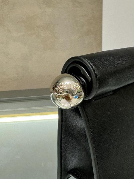 Jacquemus La Pochette Rond Carré Logo Plaque Clutch Bag 233BA3563171990 size 27*13*15 cm