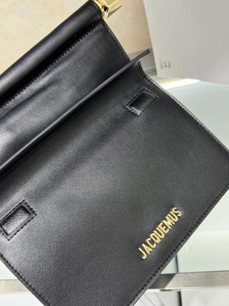 Jacquemus La Pochette Rond Carré Logo Plaque Clutch Bag 233BA3563171990 size 27*13*15 cm