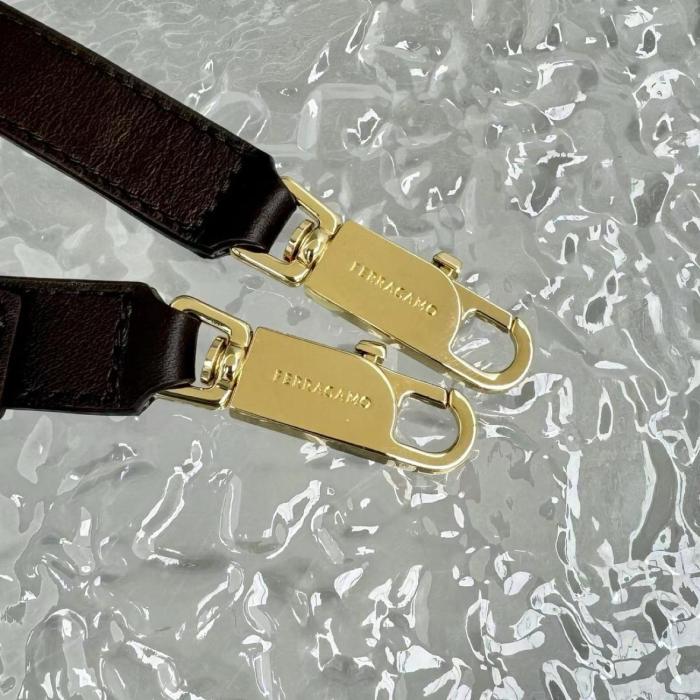 Ferragamo Handbags 216377-768825 size 32*15*21cm