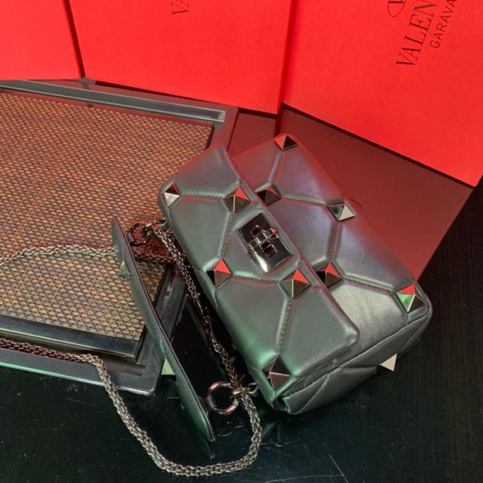 Valentino Roman Stud Sheepskin Handbag Crossbody Bag Shoulder Bag Medium Size Women's Black WW2B0I82LWB0NO size 25*10*16 cm