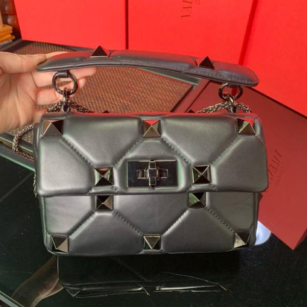 Valentino Roman Stud Sheepskin Handbag Crossbody Bag Shoulder Bag Medium Size Women's Black WW2B0I82LWB0NO size 25*10*16 cm