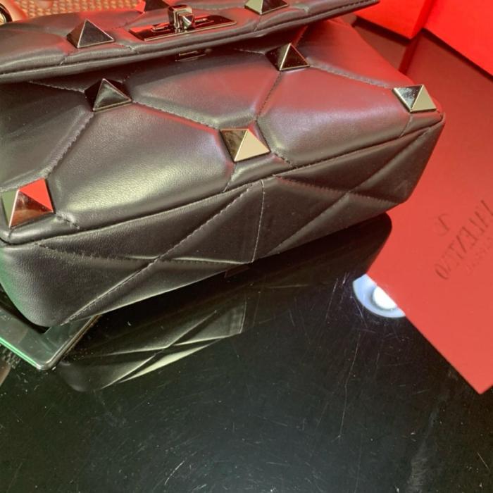 Valentino Roman Stud Sheepskin Handbag Crossbody Bag Shoulder Bag Medium Size Women's Black WW2B0I82LWB0NO size 25*10*16 cm