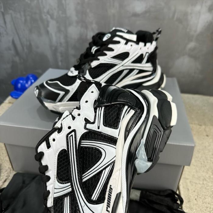 Balenciaga Runner Black White