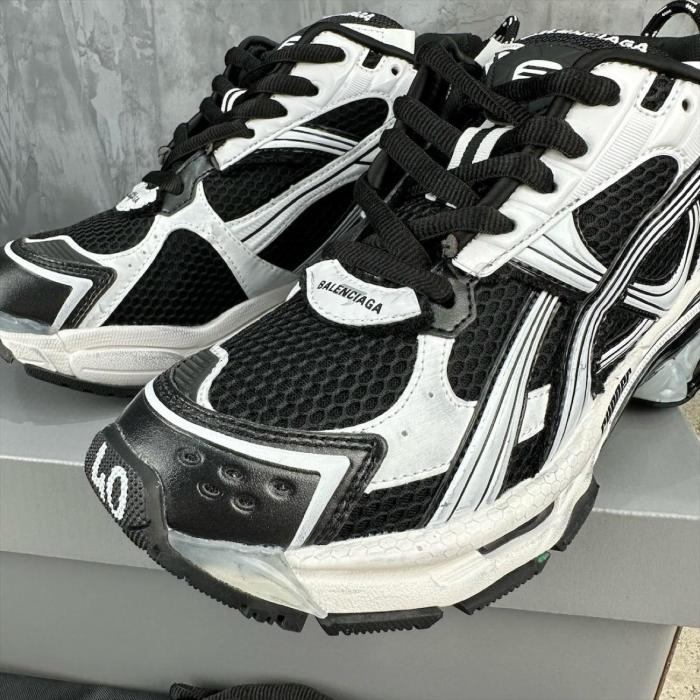 Balenciaga Runner Black White