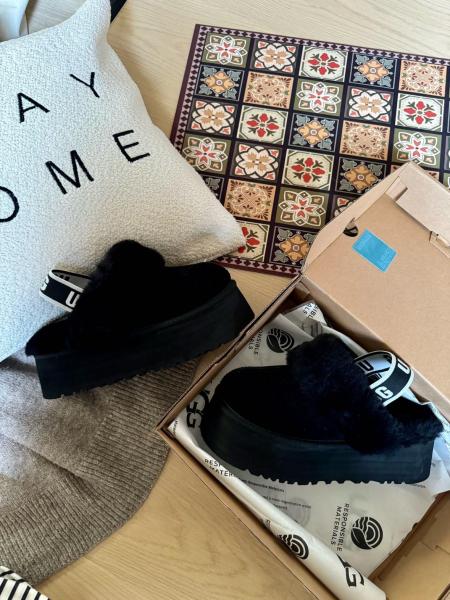 UGG Funkette Slipper Black