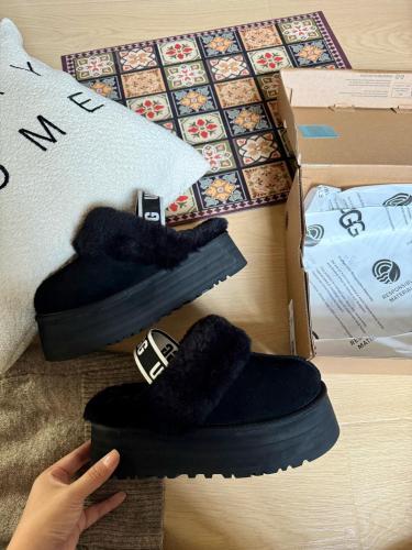 UGG Funkette Slipper Black
