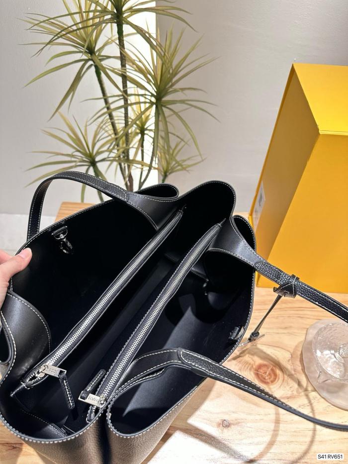 TOD'S Fringe Detailed T Logo Plaque Tote Bag XBWAPAF9100QNKB999 size 29*19.5*18cm