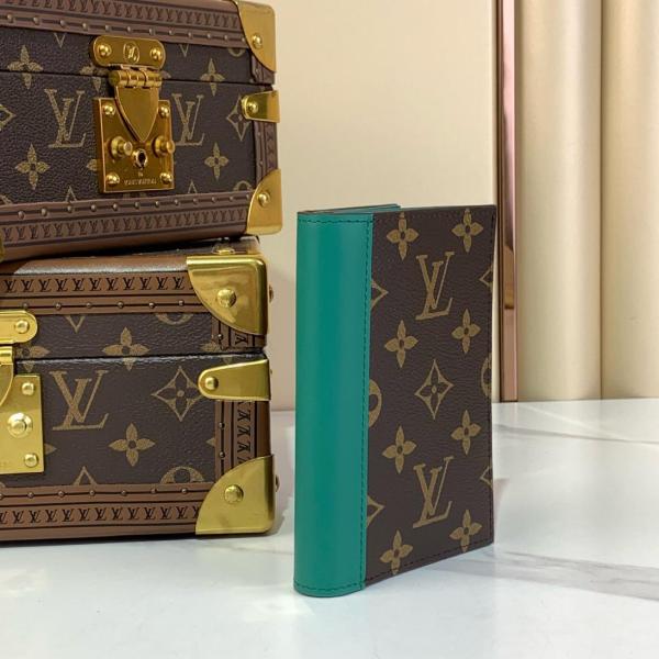 Louis Vuitton Passport Cover M12823 size 10.16*1.27*13.97 cm