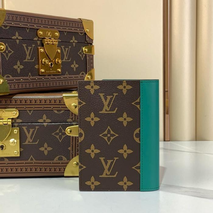 Louis Vuitton Passport Cover M12823 size 10.16*1.27*13.97 cm