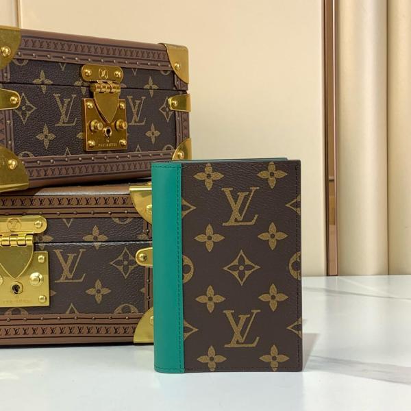 Louis Vuitton Passport Cover M12823 size 10.16*1.27*13.97 cm