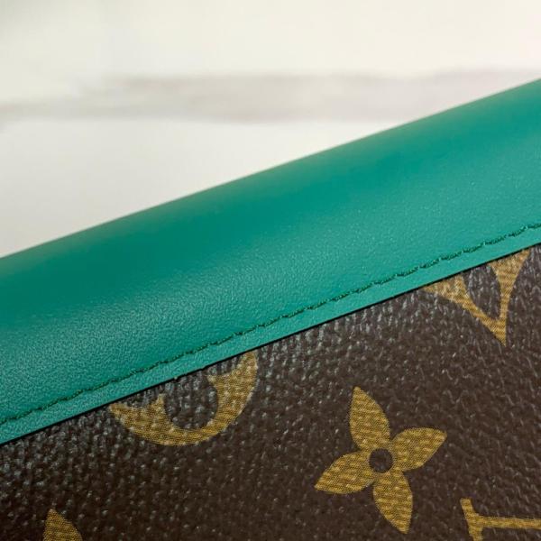 Louis Vuitton Passport Cover M12823 size 10.16*1.27*13.97 cm