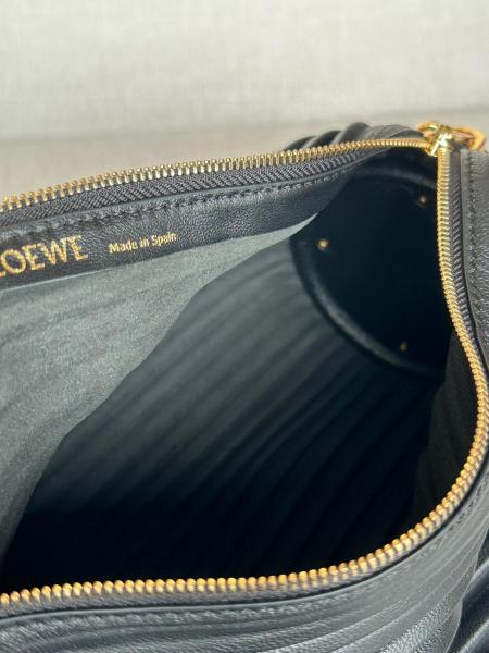 LOEWE Nappa Sheep Leather Handbag Shoulder Bag Women's Black A912P84X27-1100 size 25*10*10 cm