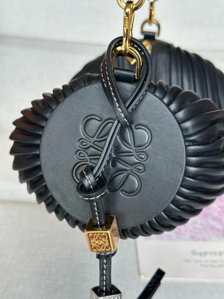 LOEWE Nappa Sheep Leather Handbag Shoulder Bag Women's Black A912P84X27-1100 size 25*10*10 cm