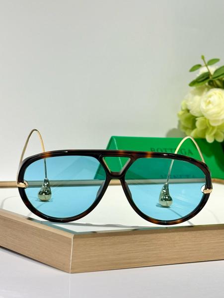 Bottega Veneta Pilot Frame Sunglasses