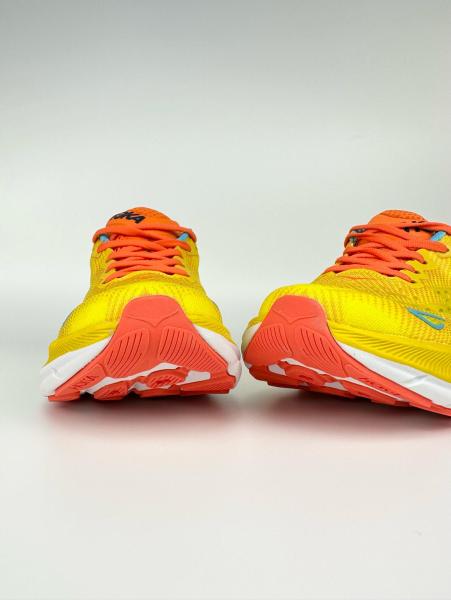 Hoka One One Clifton 9 Passion Fruit Maize