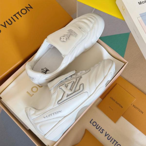 LOUIS VUITTON Footprint Soccer 2025 Spring And Summer Men's Collection Low-Top Casual Shoes Men's White
