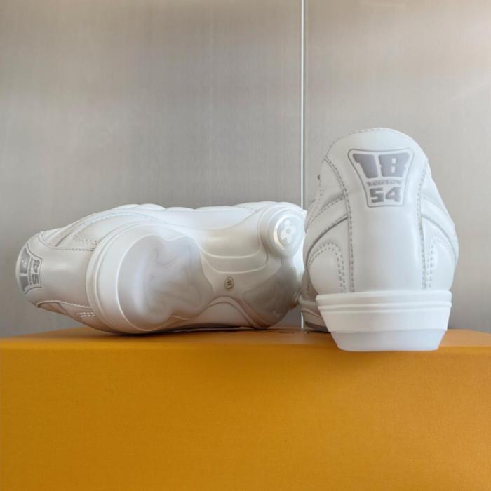 LOUIS VUITTON Footprint Soccer 2025 Spring And Summer Men's Collection Low-Top Casual Shoes Men's White