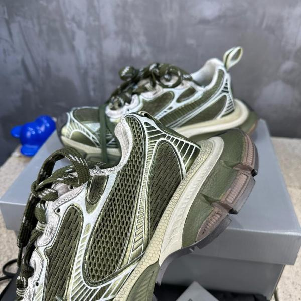 Balenciaga 3XL Dark Green Light Beige