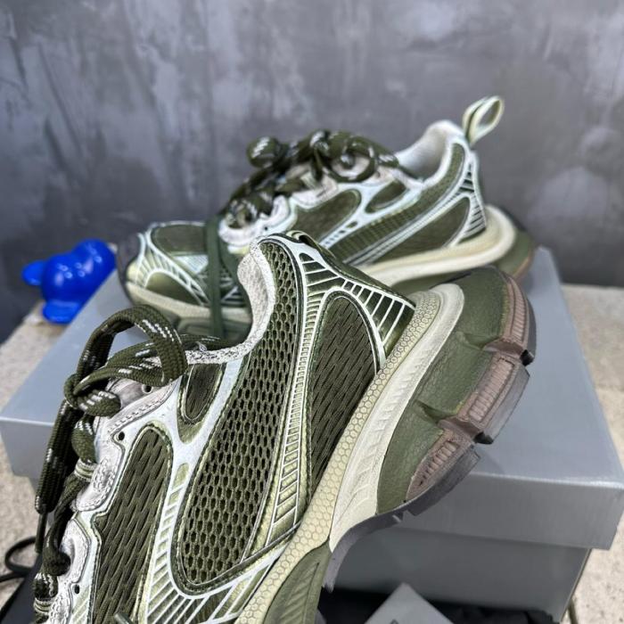 Balenciaga 3XL Dark Green Light Beige