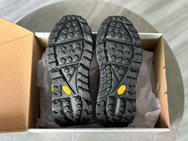 Hoka One One Tor Ultra Low Black (All Gender)