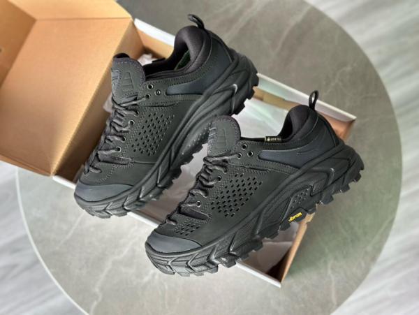 Hoka One One Tor Ultra Low Black (All Gender)