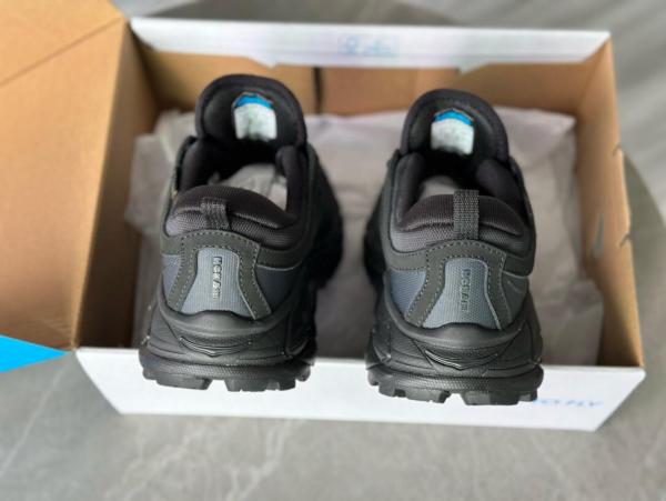 Hoka One One Tor Ultra Low Black (All Gender)