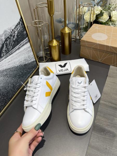 Veja Campo Low Chromefree White Ouro (Women's)