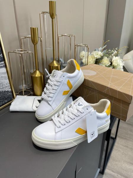 Veja Campo Low Chromefree White Ouro (Women's)