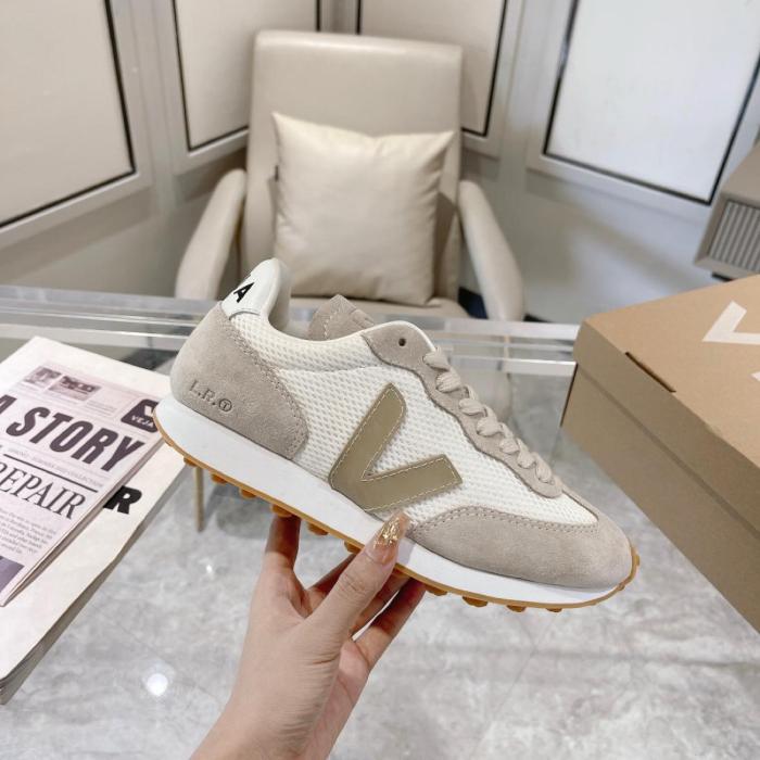 Veja Rio Branco Alveomesh White Pierre Natural