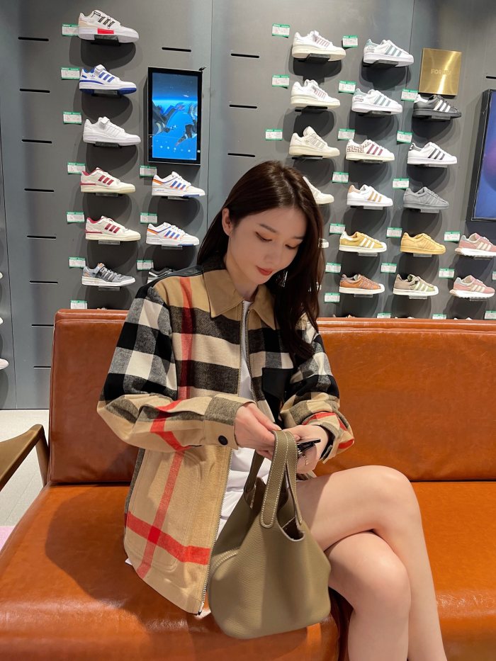  Clothes Burberry 20250226-8