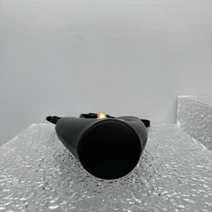 Jacquemus Le Petit Bambola Leather Tote Bag 243BA3893173990 size 24*10*24 cm