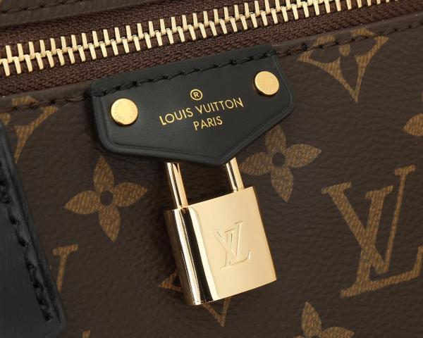 LOUIS VUITTON Vanity Chain Pouch M47125 size 19*6*12 cm