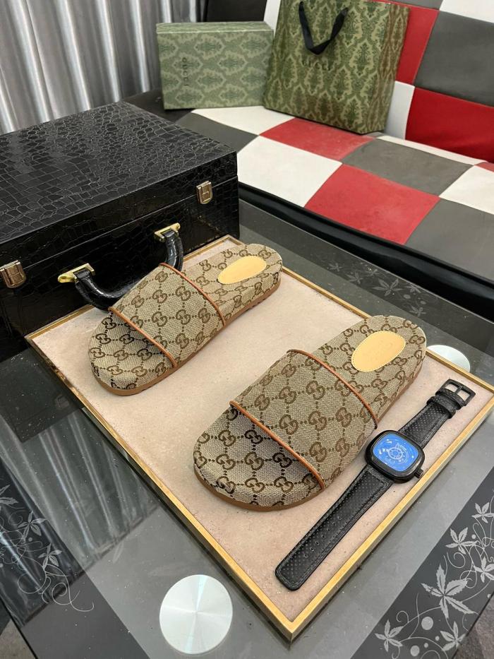 GUCCI Gg Slide Beige Canvas