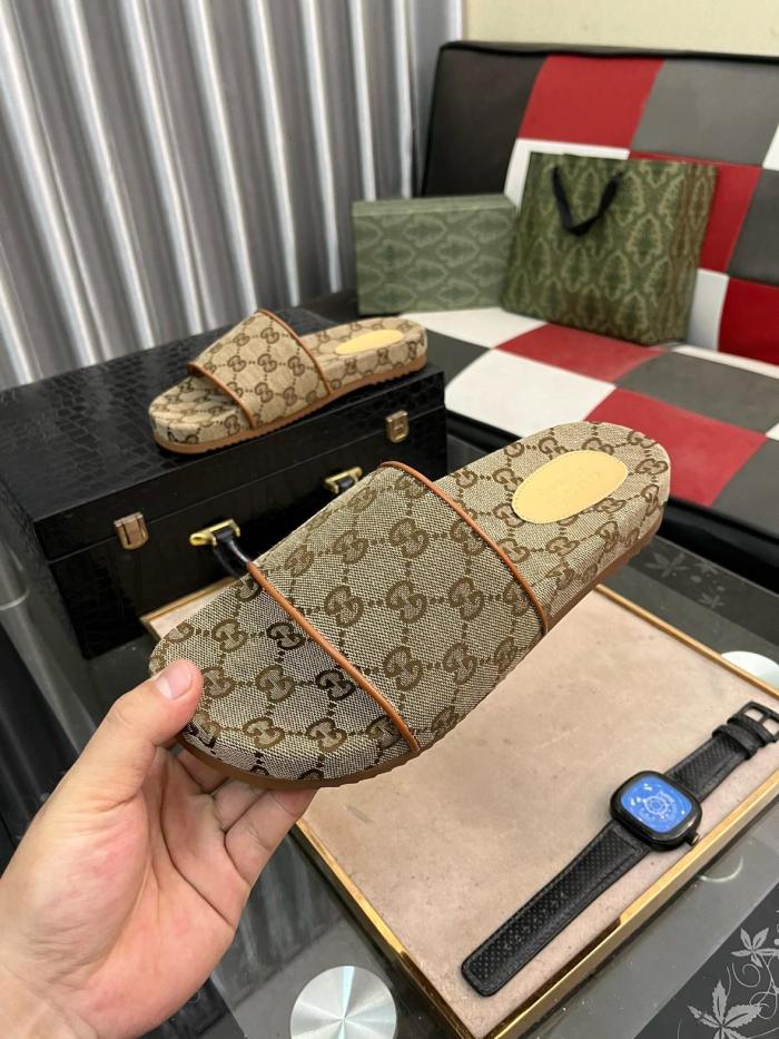 GUCCI Gg Slide Beige Canvas