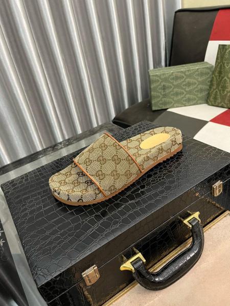 GUCCI Gg Slide Beige Canvas