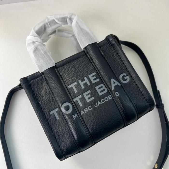 Marc Jacobs The Leather Micro Tote Bag H053L01RE22-001 size 18*10*15 cm