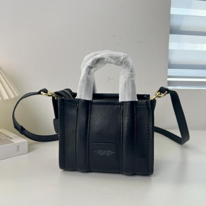Marc Jacobs The Leather Micro Tote Bag H053L01RE22-001 size 18*10*15 cm