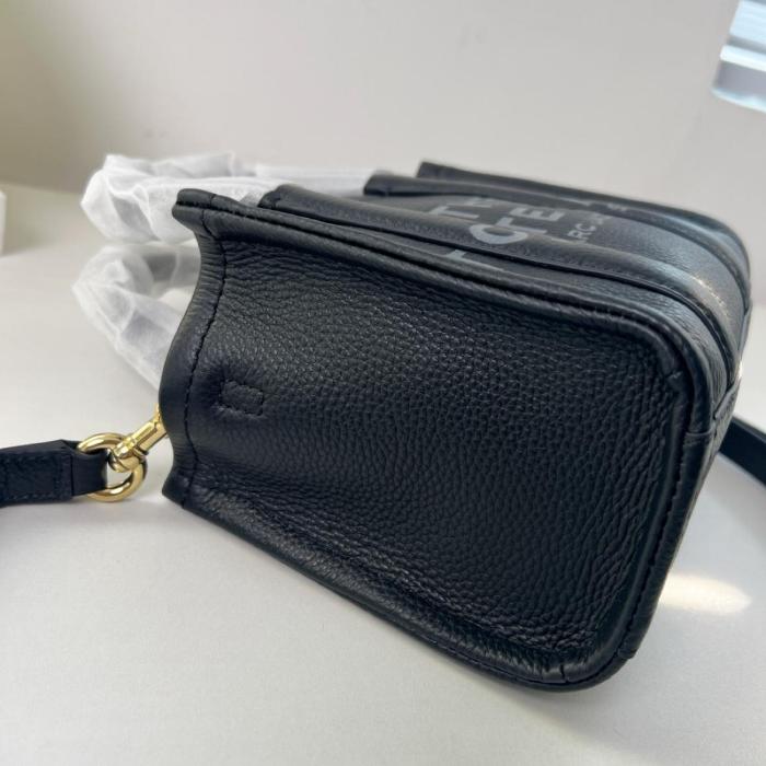 Marc Jacobs The Leather Micro Tote Bag H053L01RE22-001 size 18*10*15 cm