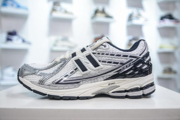 New Balance 1906R Silver Metallic Black