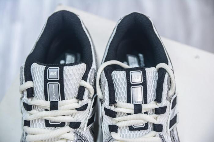 New Balance 1906R Silver Metallic Black