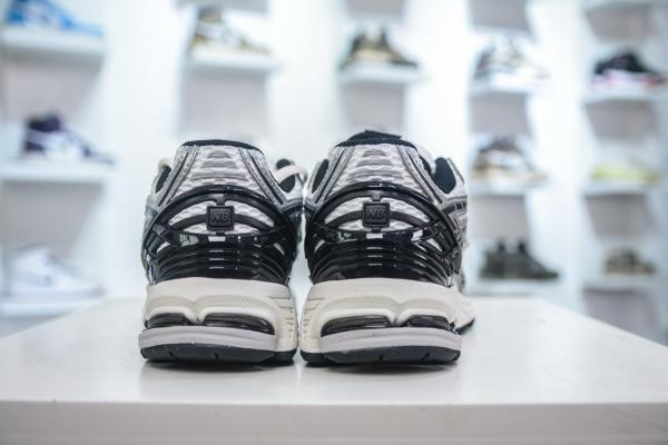 New Balance 1906R Silver Metallic Black